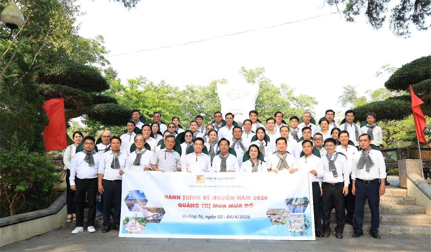 Đảng bộ Công ty Quản lý và Kinh doanh Chợ Bình Điền tổ chức hành trình về nguồn, kết nạp đảng viên mới